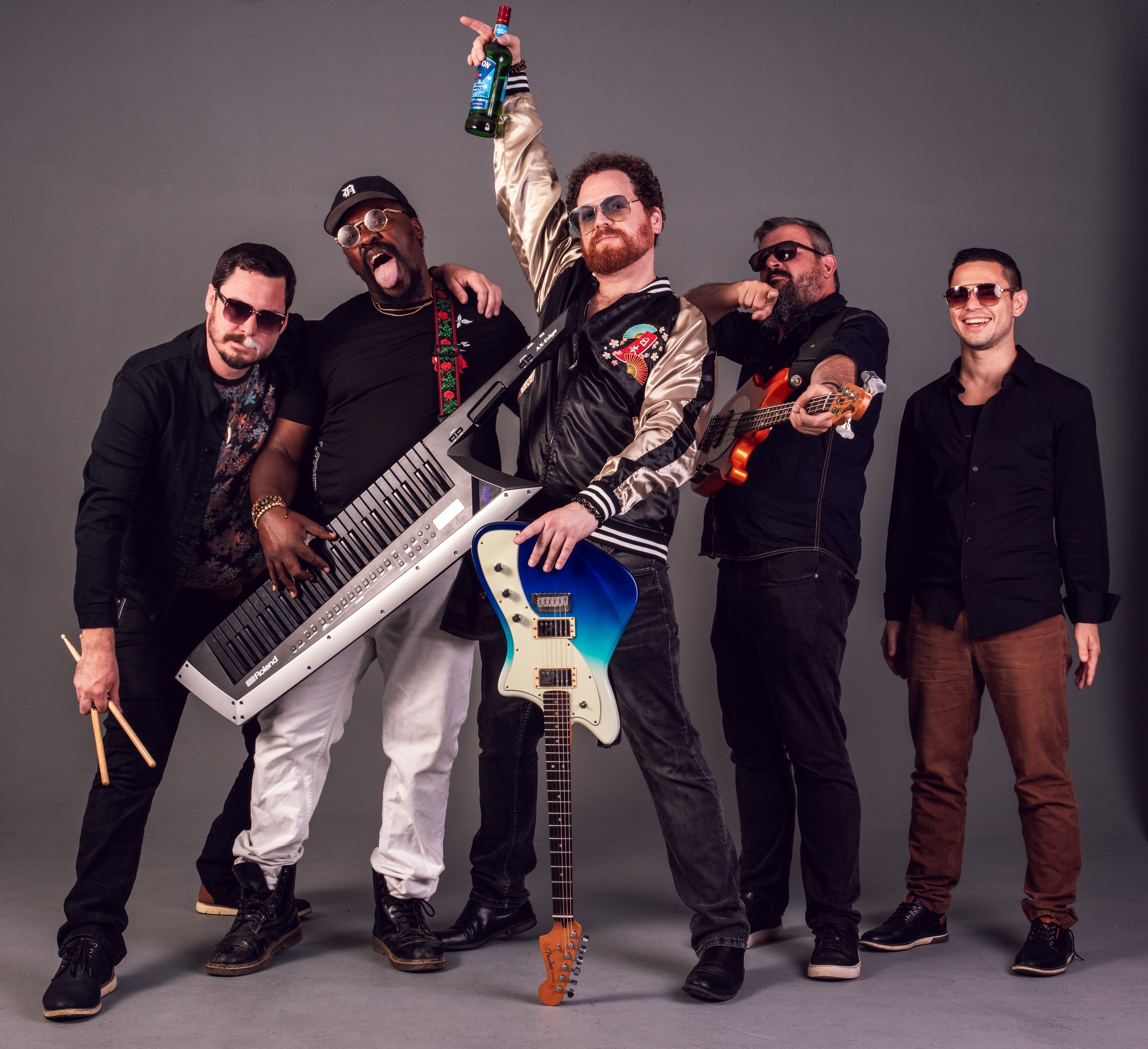 The Dave Menzo Band: five musicians in a grey studio with a keytar, an electric guitar, a bass and drumsticks
